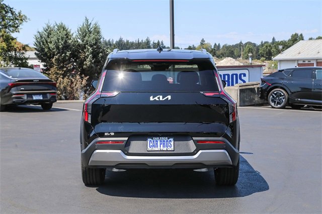 New 2026 Kia EV9 Wind image 16