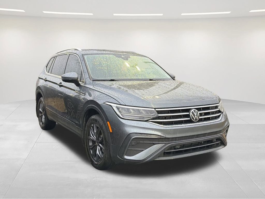 Used 2023 Volkswagen Tiguan SE image 1