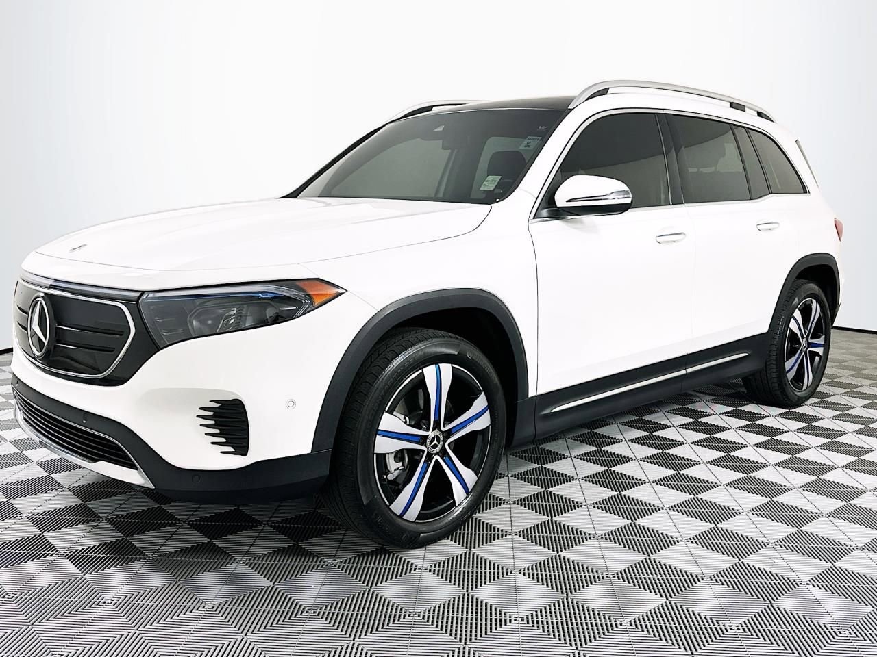 Used 2023 Mercedes-Benz EQB 350 4MATIC SUV w/ Exclusive Package image 6