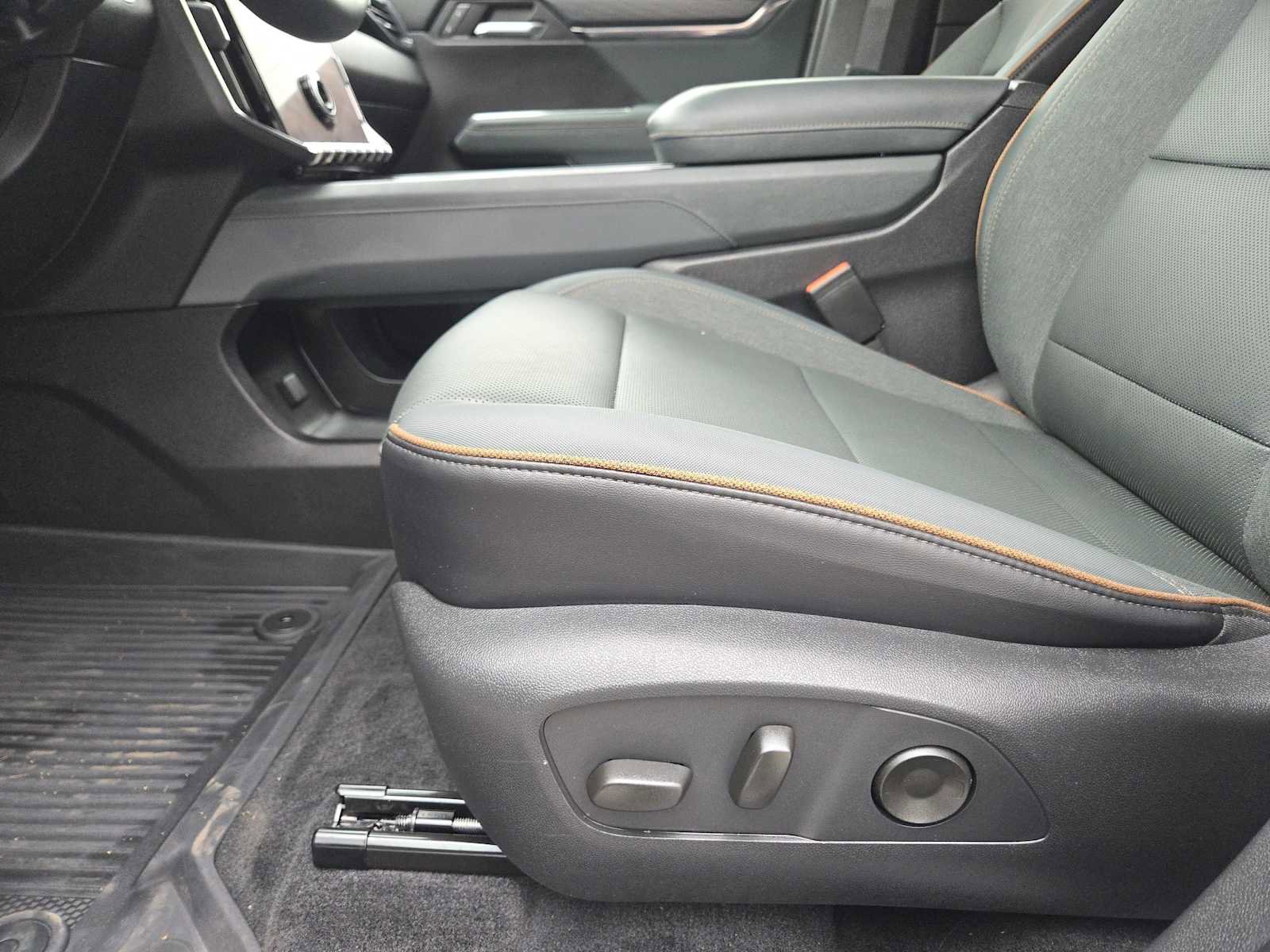 Certified 2025 GMC Acadia AT4 image 23