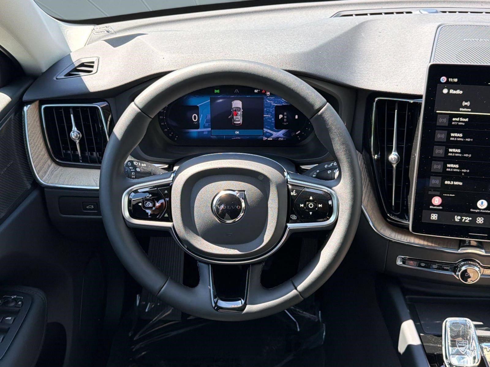 New 2027 Volvo XC60 B5 Plus AWD/4WD image 11