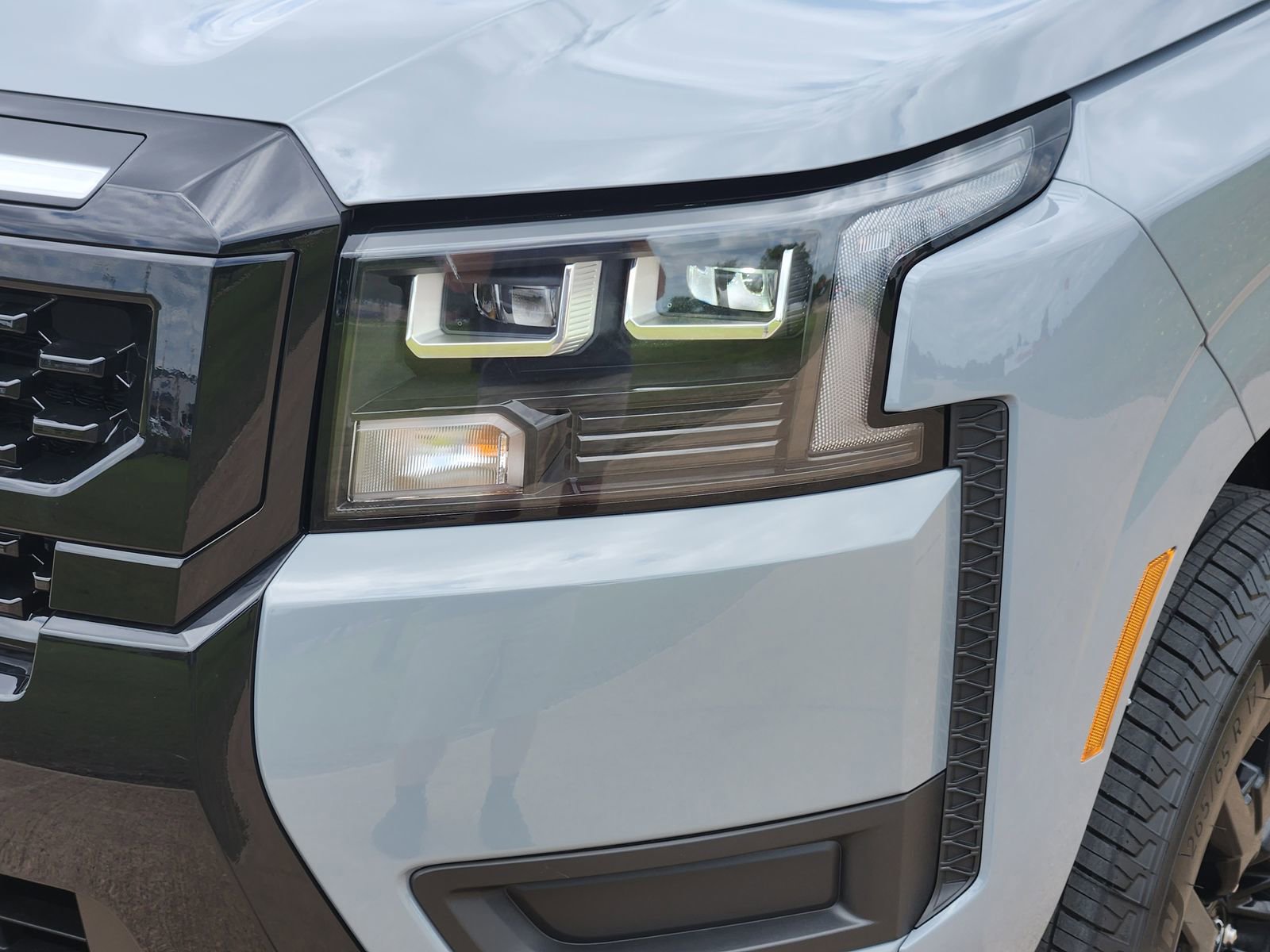 New 2026 Nissan Frontier SV AWD/4WD image 9