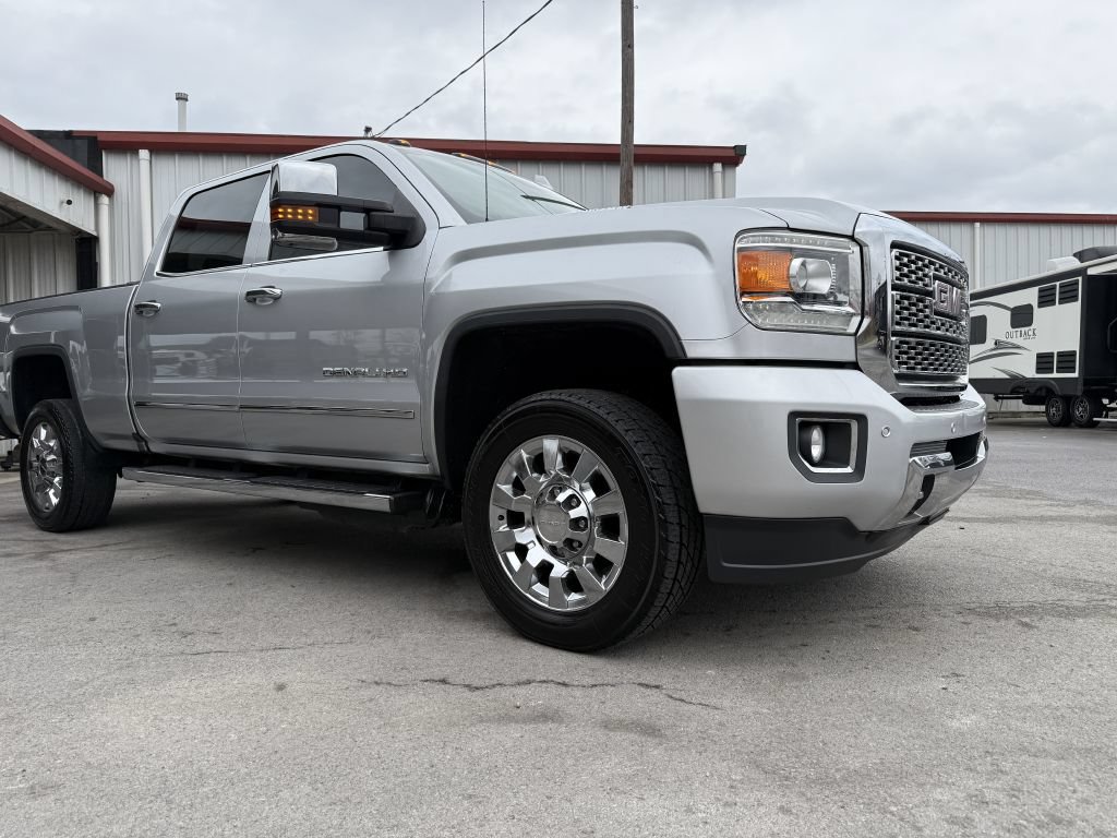 Used 2019 GMC Sierra 2500 Denali w/ Duramax Plus Package AWD/4WD image 3