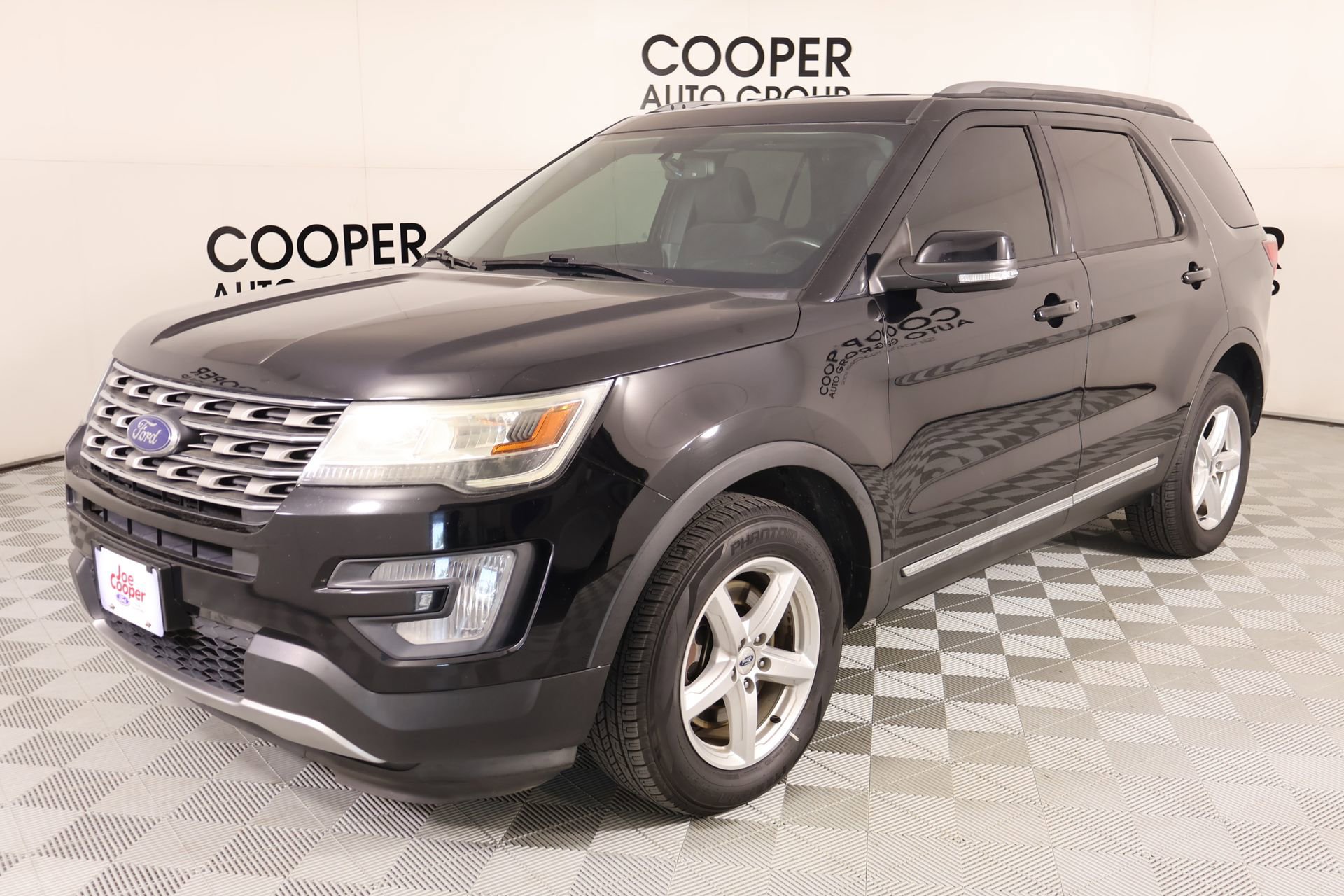 Used 2017 Ford Explorer XLT w/ Equipment Group 201A AWD/4WD image 10