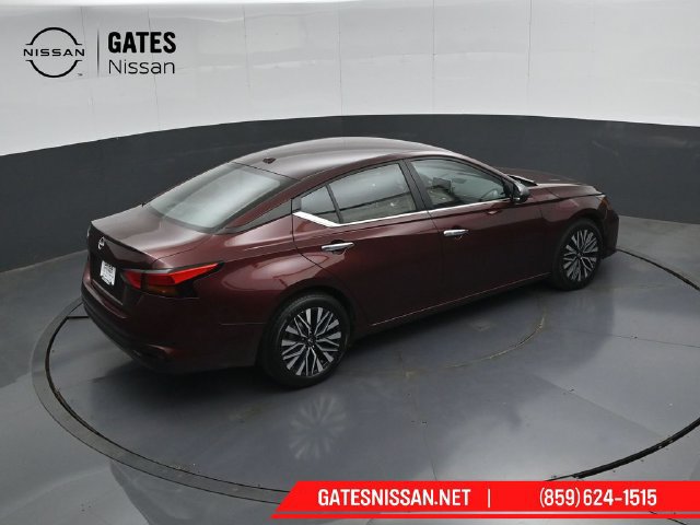 Used 2025 Nissan Altima 2.5 SV FWD image 43