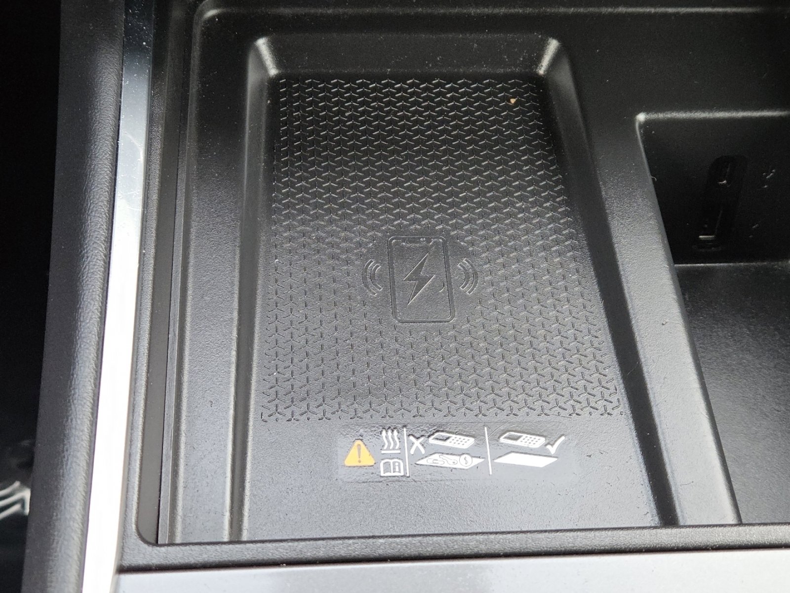 Used 2025 GMC Acadia Elevation image 9