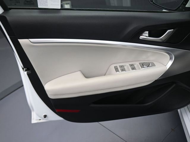 Used 2025 Genesis G70 2.5T RWD image 26