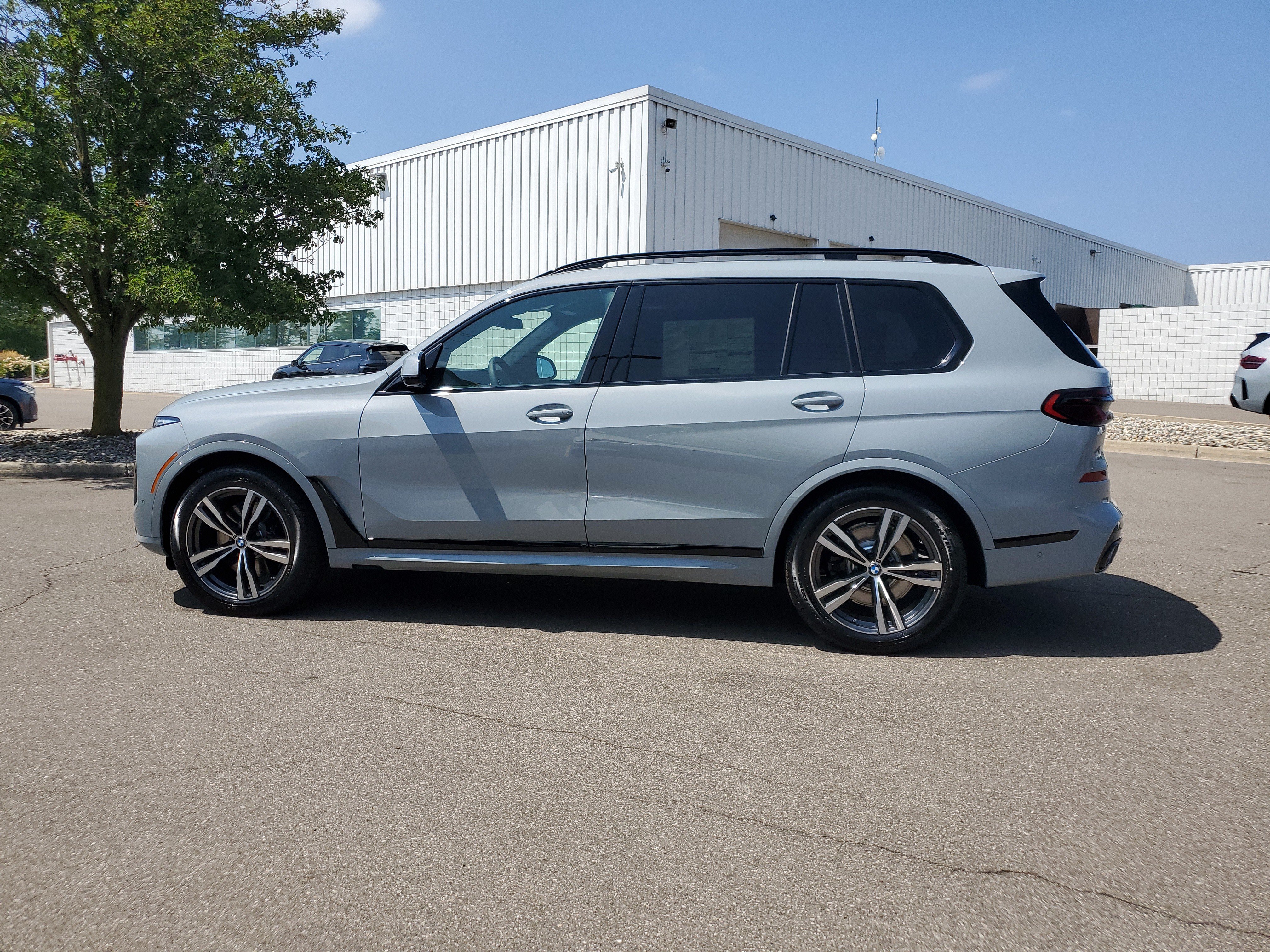 New 2027 BMW X7 xDrive40i w/ Executive Package AWD/4WD video 2