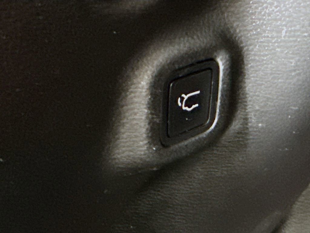 Used 2018 Jeep Compass Limited w/ Navigation Group AWD/4WD image 31