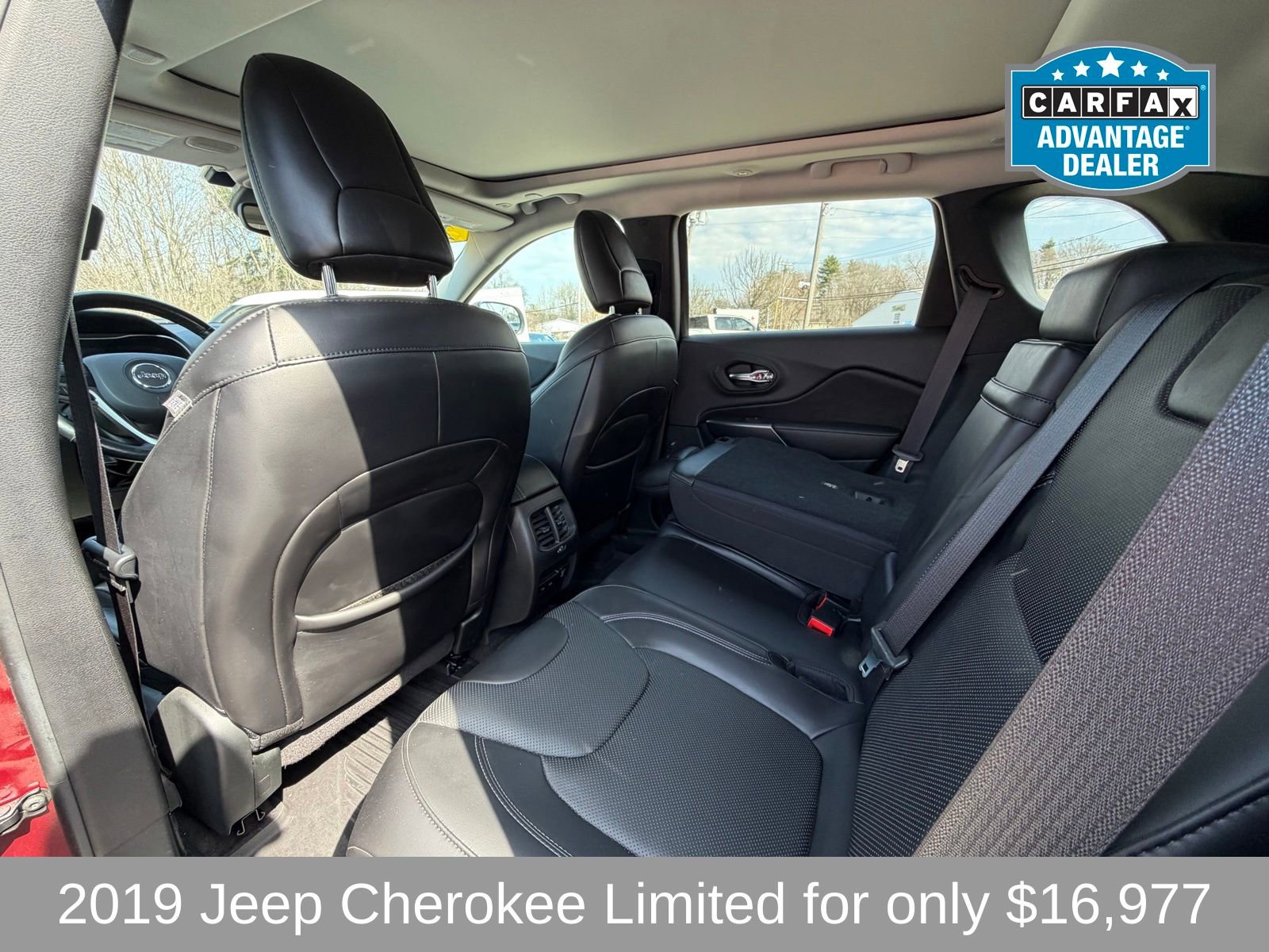 Used 2019 Jeep Cherokee Limited w/ Luxury Group image 11