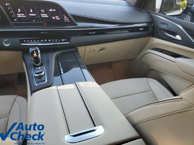 Used 2024 Cadillac Escalade ESV Premium Luxury RWD image 17