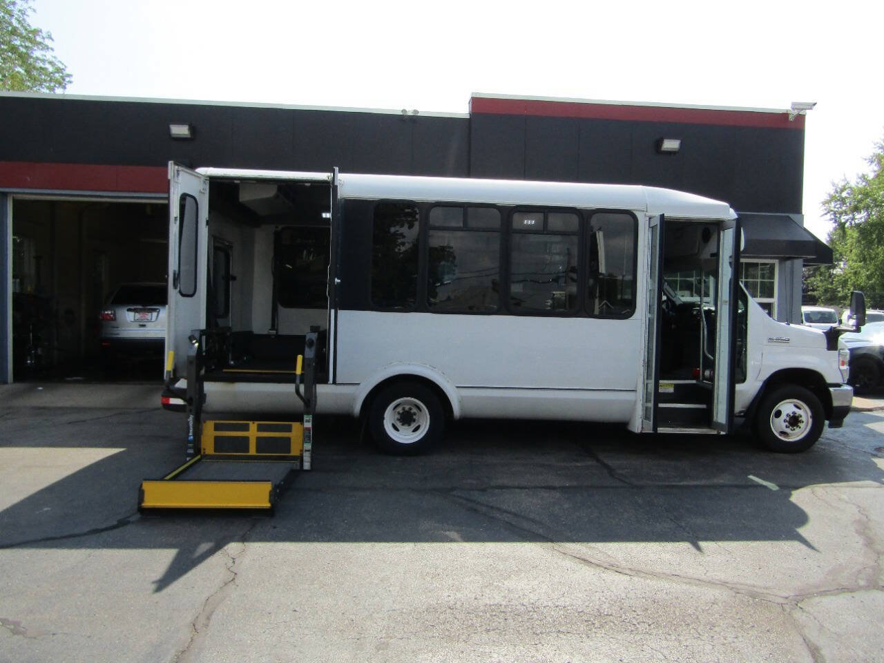 Used 2016 Ford E-350 and Econoline 350 Super Duty w/ Shuttle Bus Prep Package