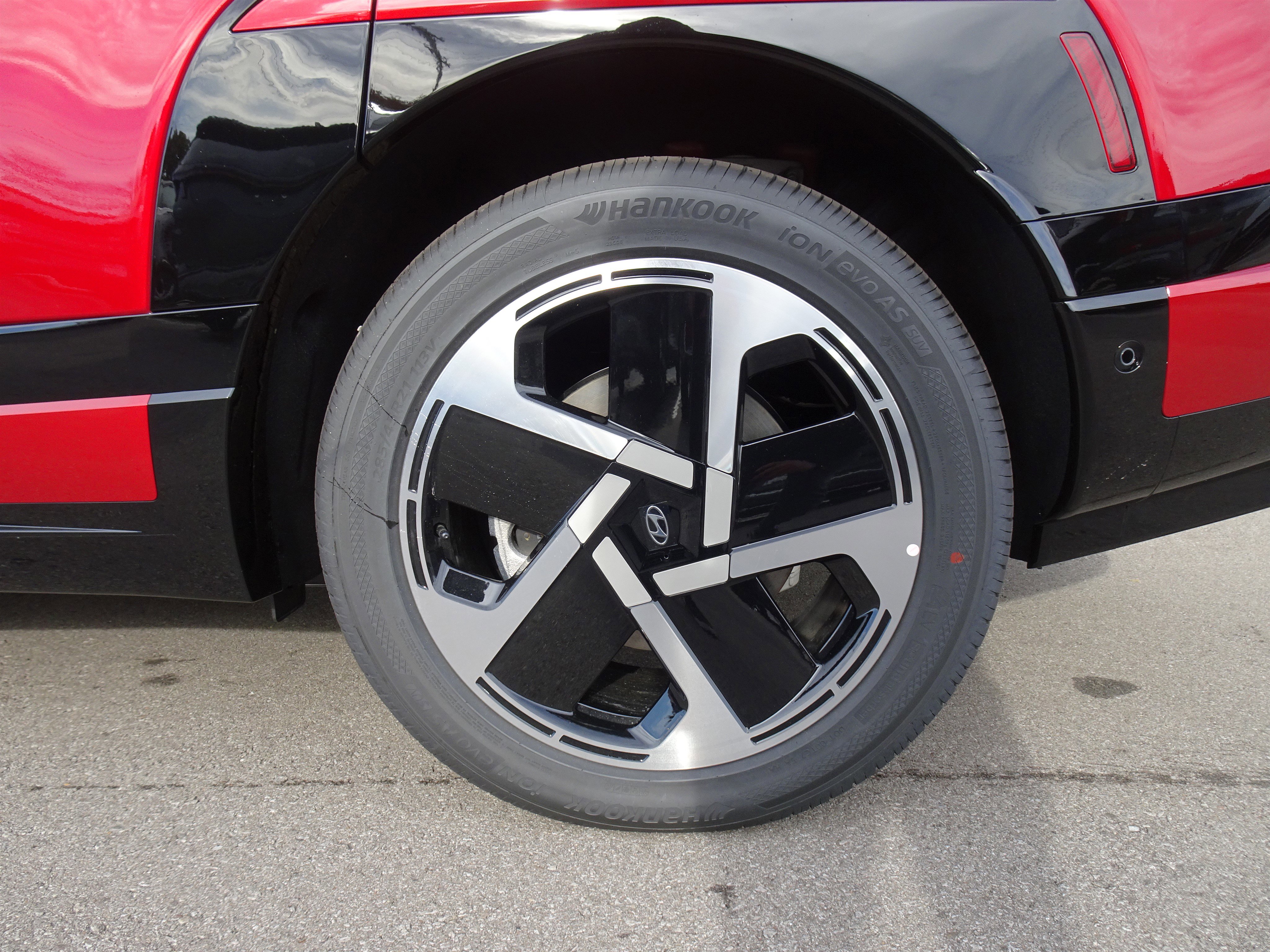 New 2026 Hyundai Ioniq 9 Limited w/ Tow & Go Package image 3