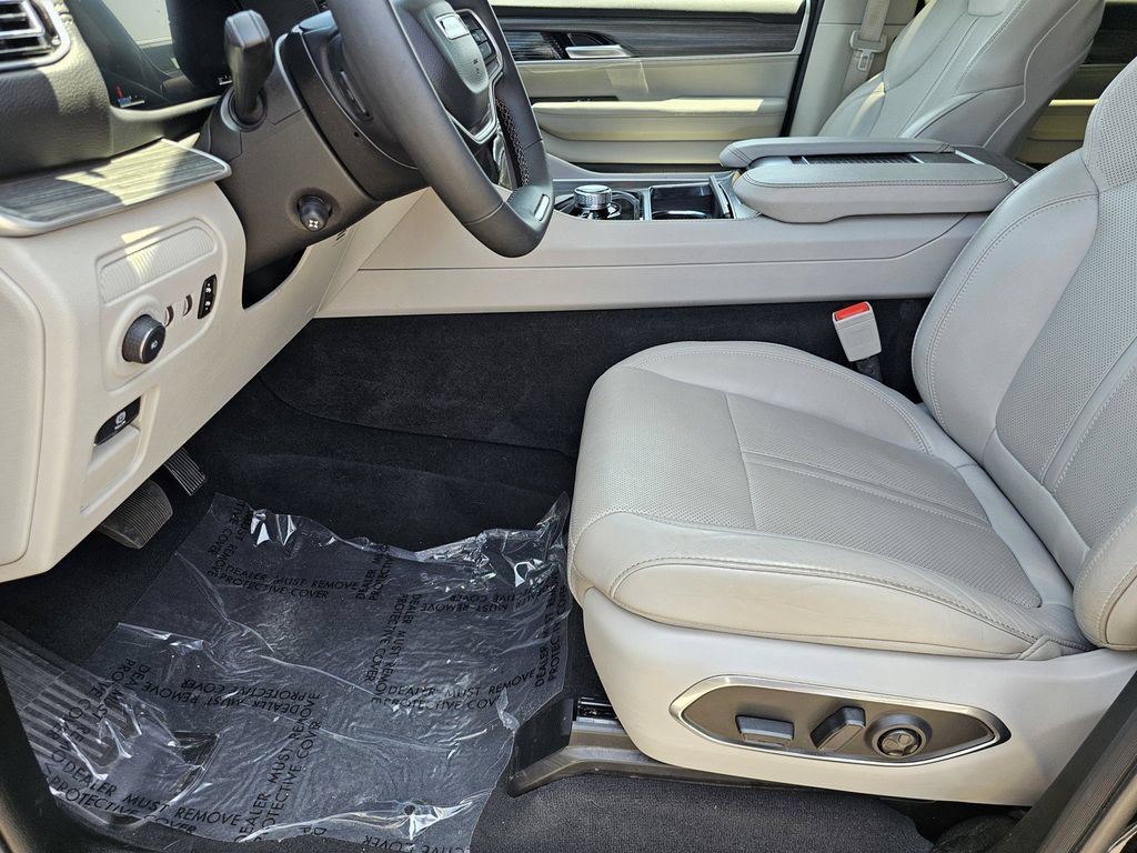 Used 2024 Jeep Wagoneer Series III AWD/4WD image 24