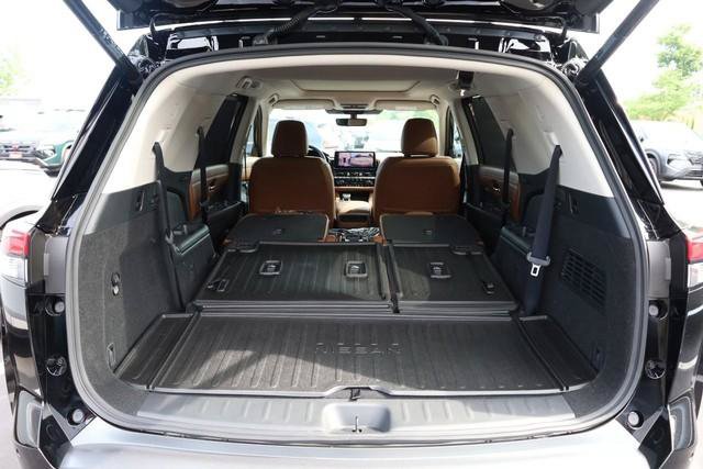 New 2026 Nissan Pathfinder Platinum AWD/4WD image 9
