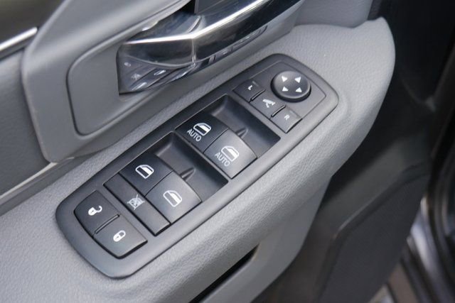 Used 2018 RAM 3500 SLT w/ Luxury Group image 13