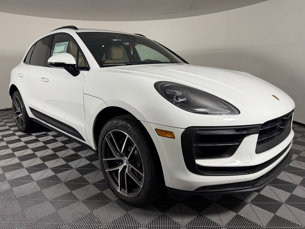 Certified 2025 Porsche Macan S image 8