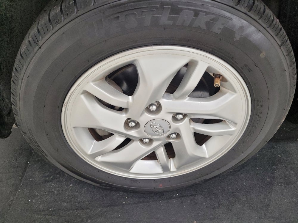 Used 2021 Hyundai Venue SE FWD image 31
