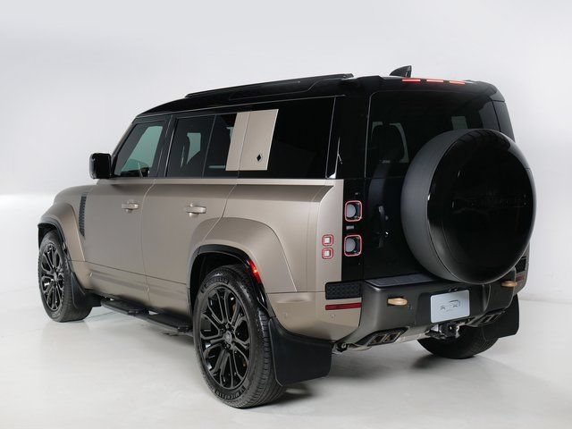Certified 2025 Land Rover Defender 110 AWD/4WD image 33