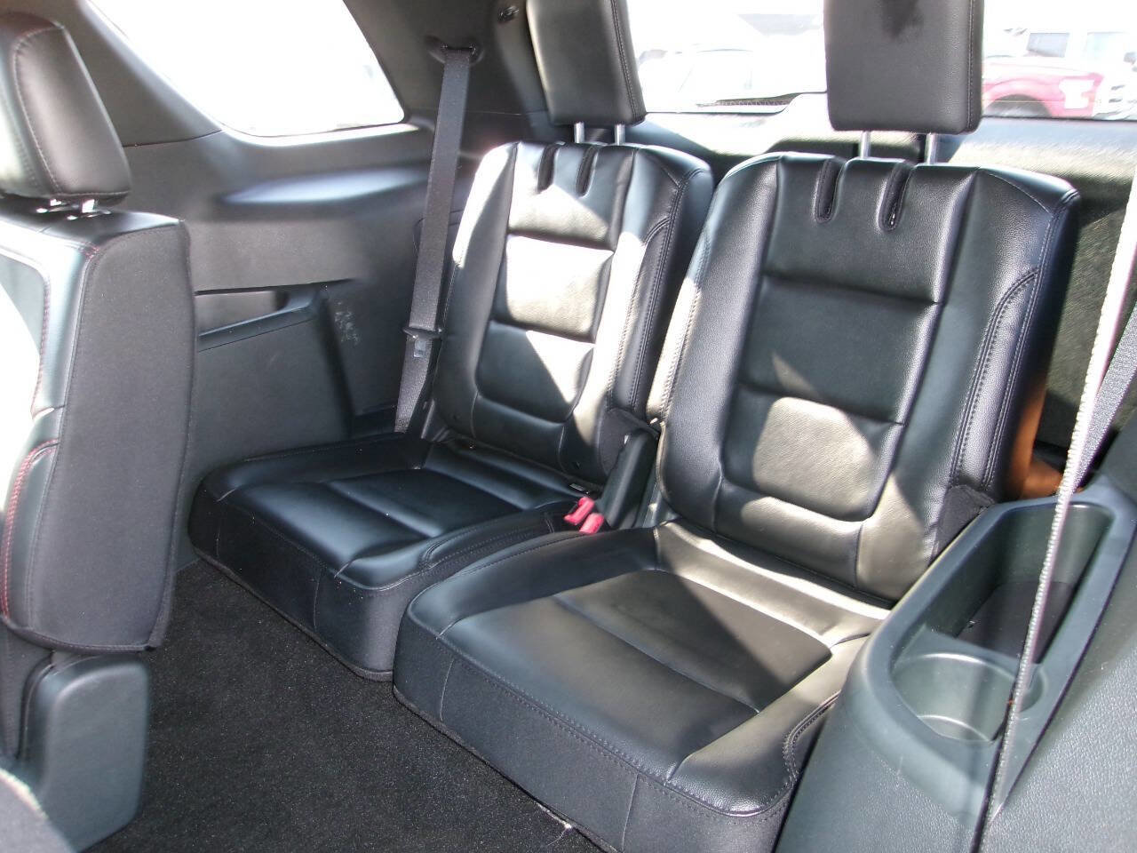 Used 2019 Ford Explorer XLT w/ Equipment Group 202A image 8