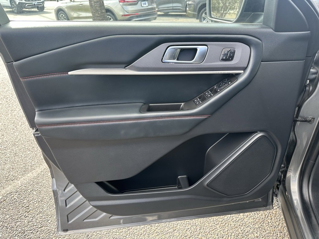 Used 2025 Ford Explorer ST-Line w/ Premium Package image 10