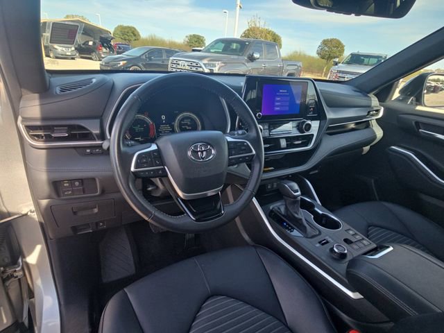 Used 2025 Toyota Highlander XSE AWD/4WD image 18