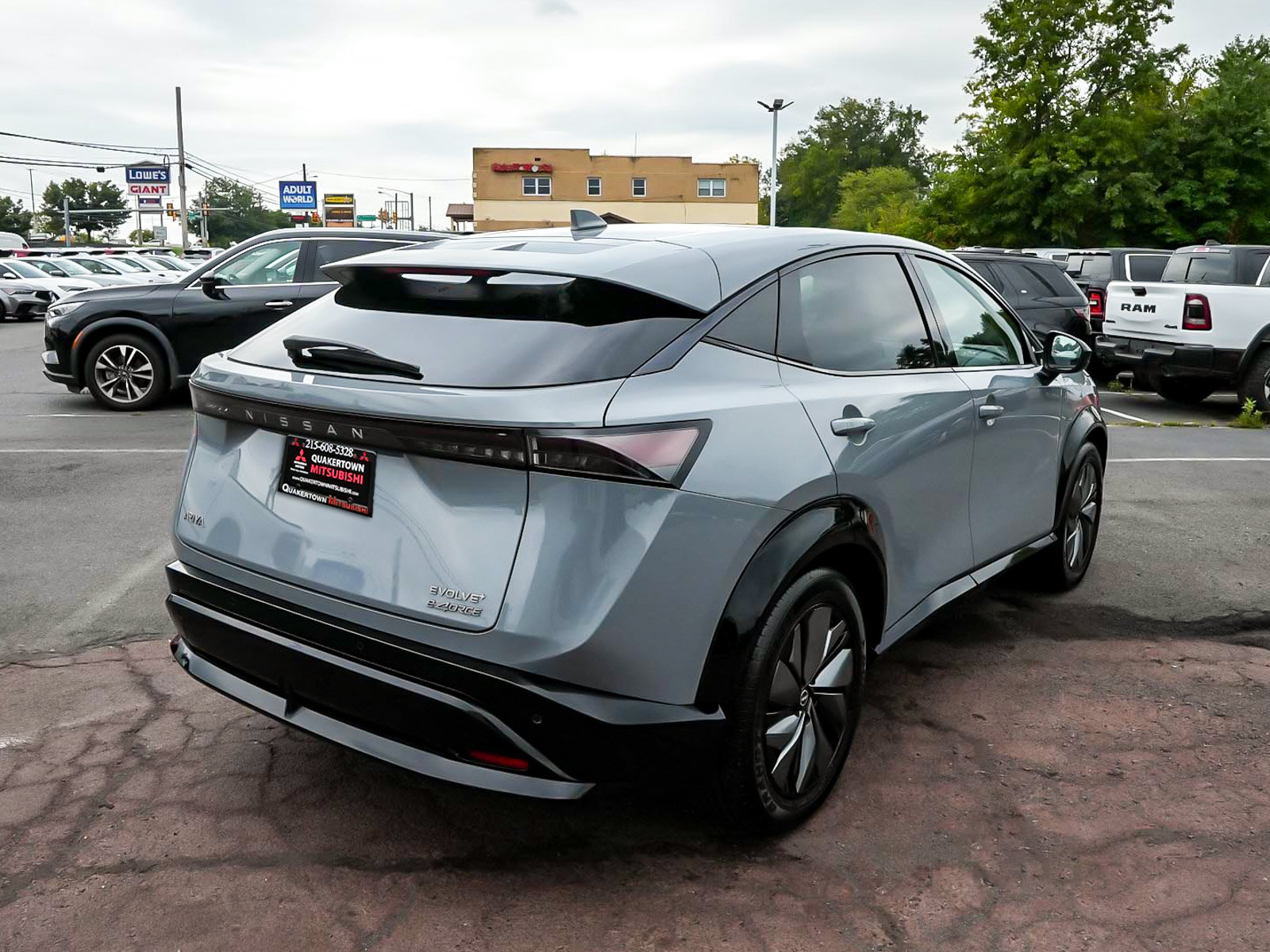 Used 2025 Nissan Ariya AWD image 6