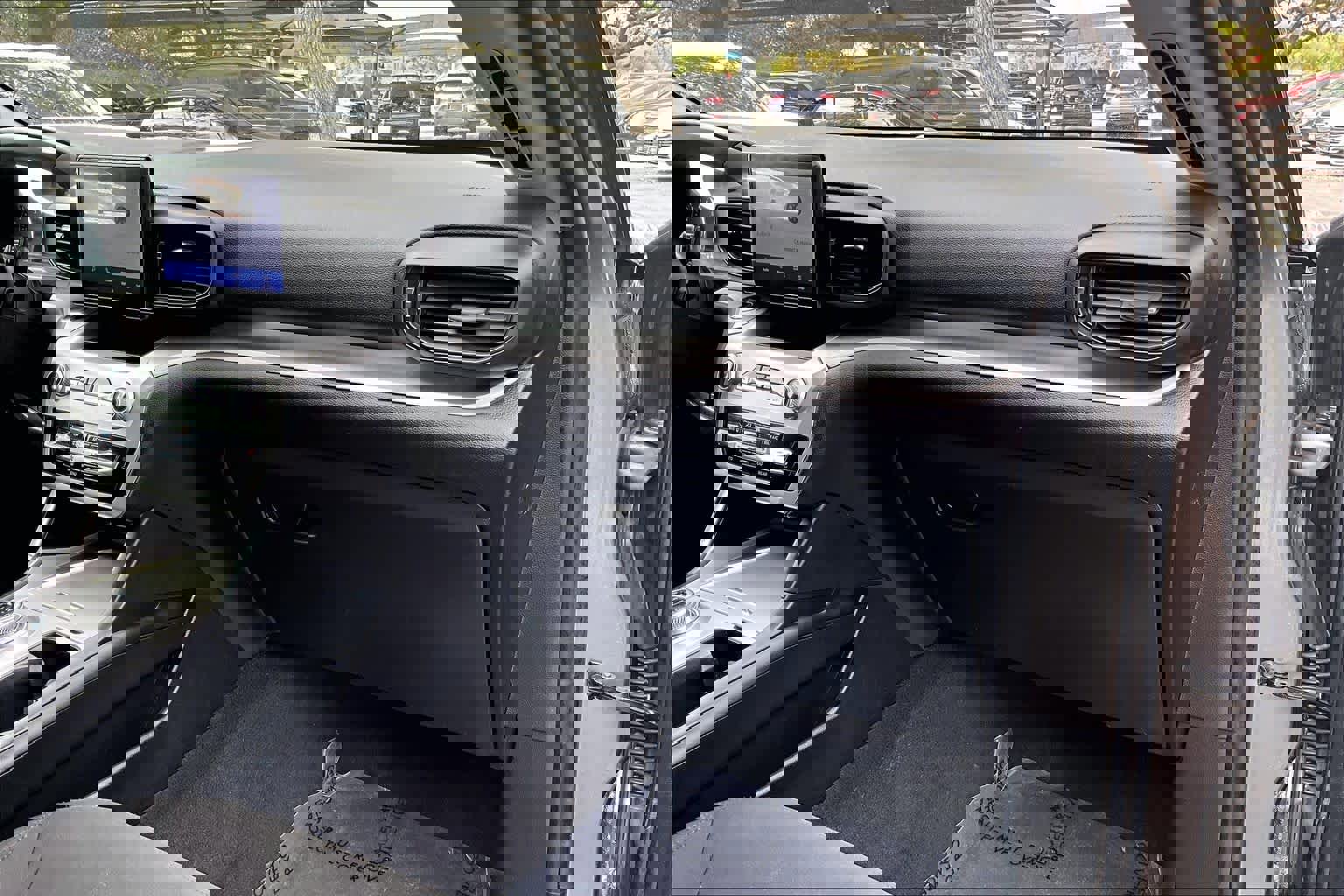 Used 2022 Ford Explorer XLT image 19