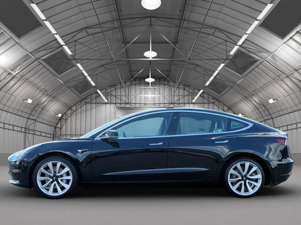Used 2019 Tesla Model 3 Standard Range Plus image 4