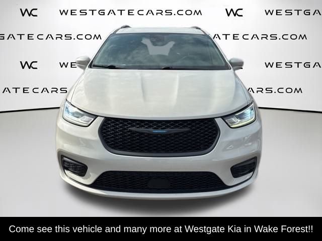 Used 2021 Chrysler Pacifica Touring w/ Uconnect Theater Family Group video 2