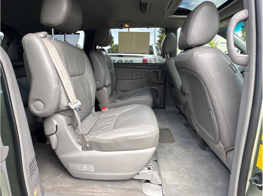 Used 2010 Toyota Sienna XLE Limited w/ XLE Limited Pkg 2 AWD/4WD image 12
