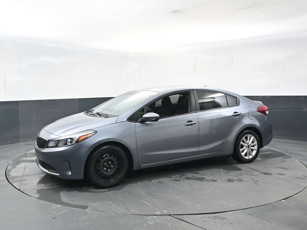 Used 2017 Kia Forte S image 2