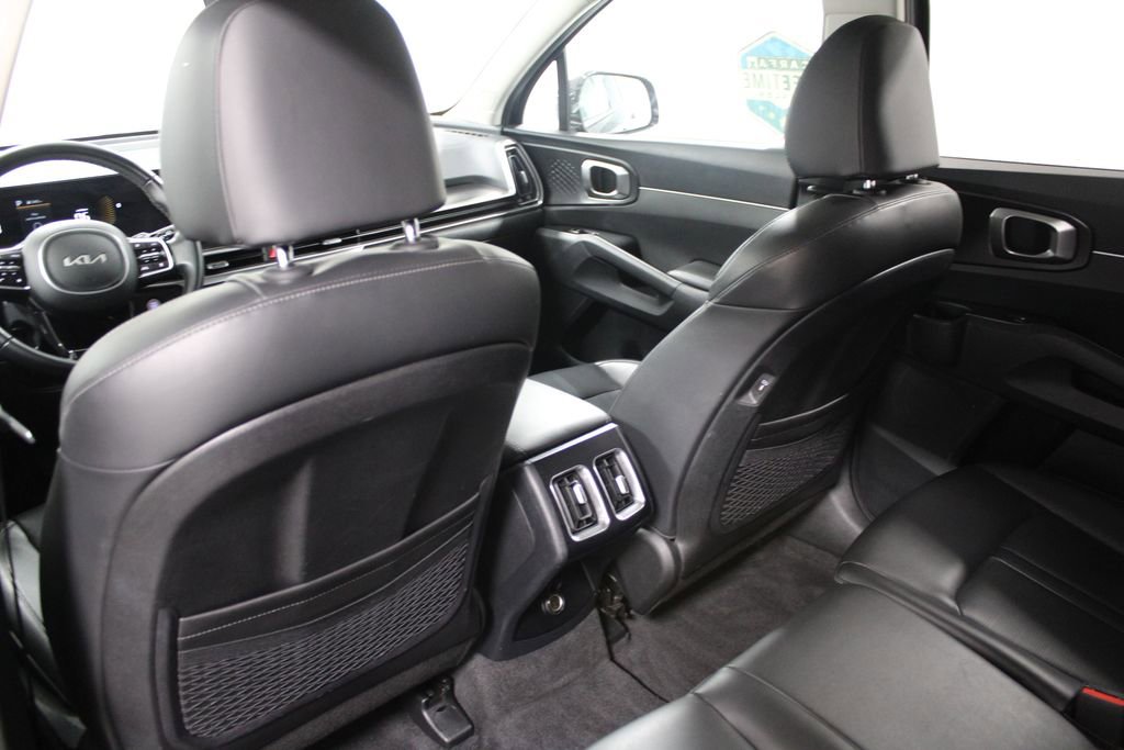 Used 2024 Kia Sorento S image 24