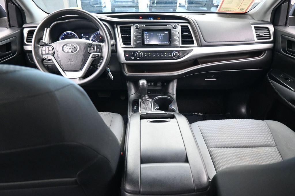 Used 2019 Toyota Highlander LE FWD image 35