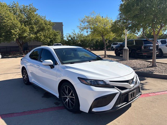 Used 2023 Toyota Camry SE FWD image 3