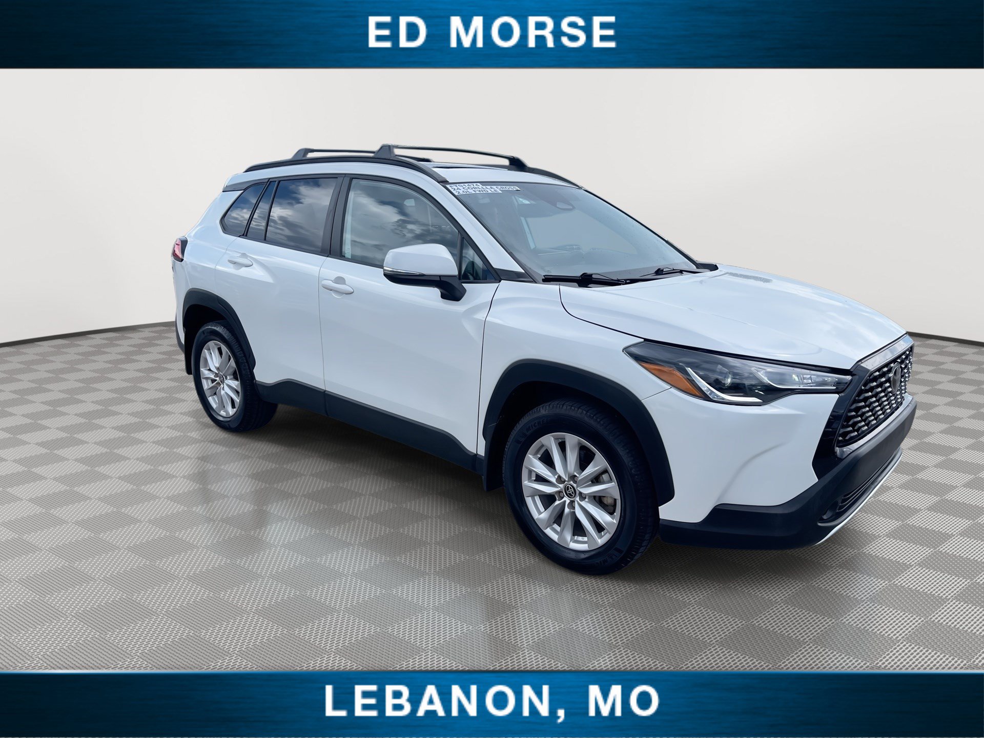 Used 2024 Toyota Corolla Cross LE w/ Moonroof Package FWD image 2