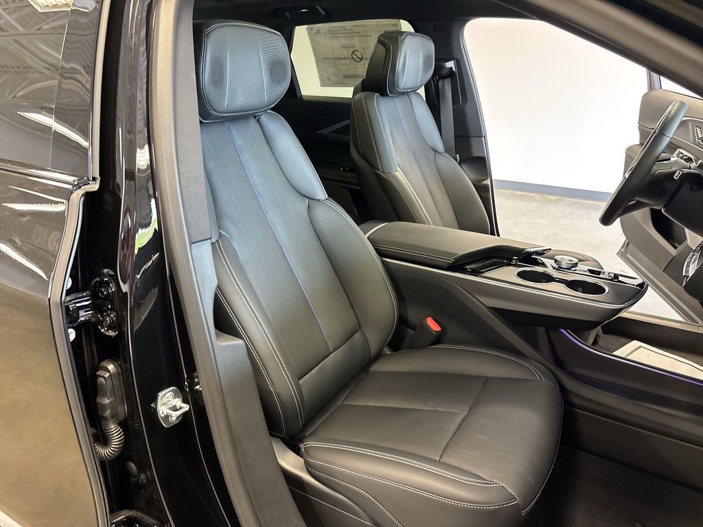 New 2025 Cadillac Lyriq Luxury image 33