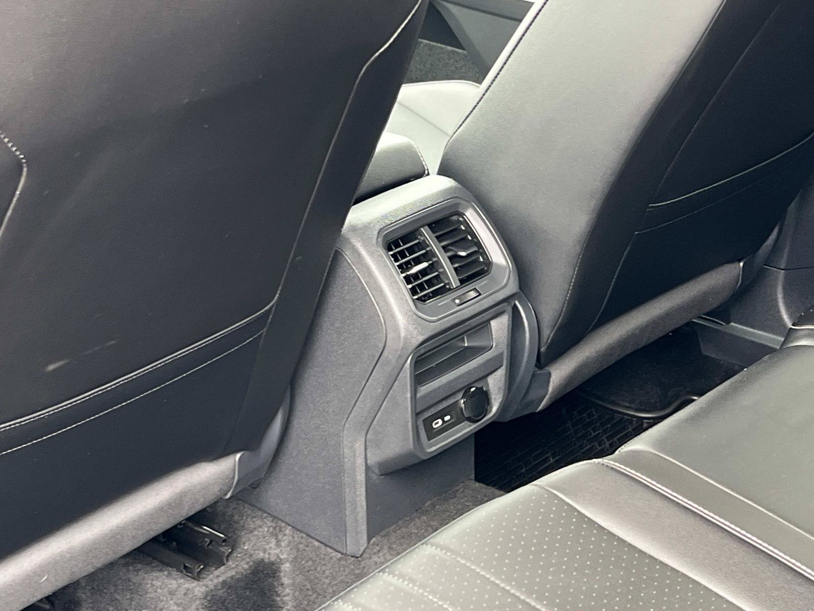Certified 2023 Volkswagen Tiguan SE FWD image 21
