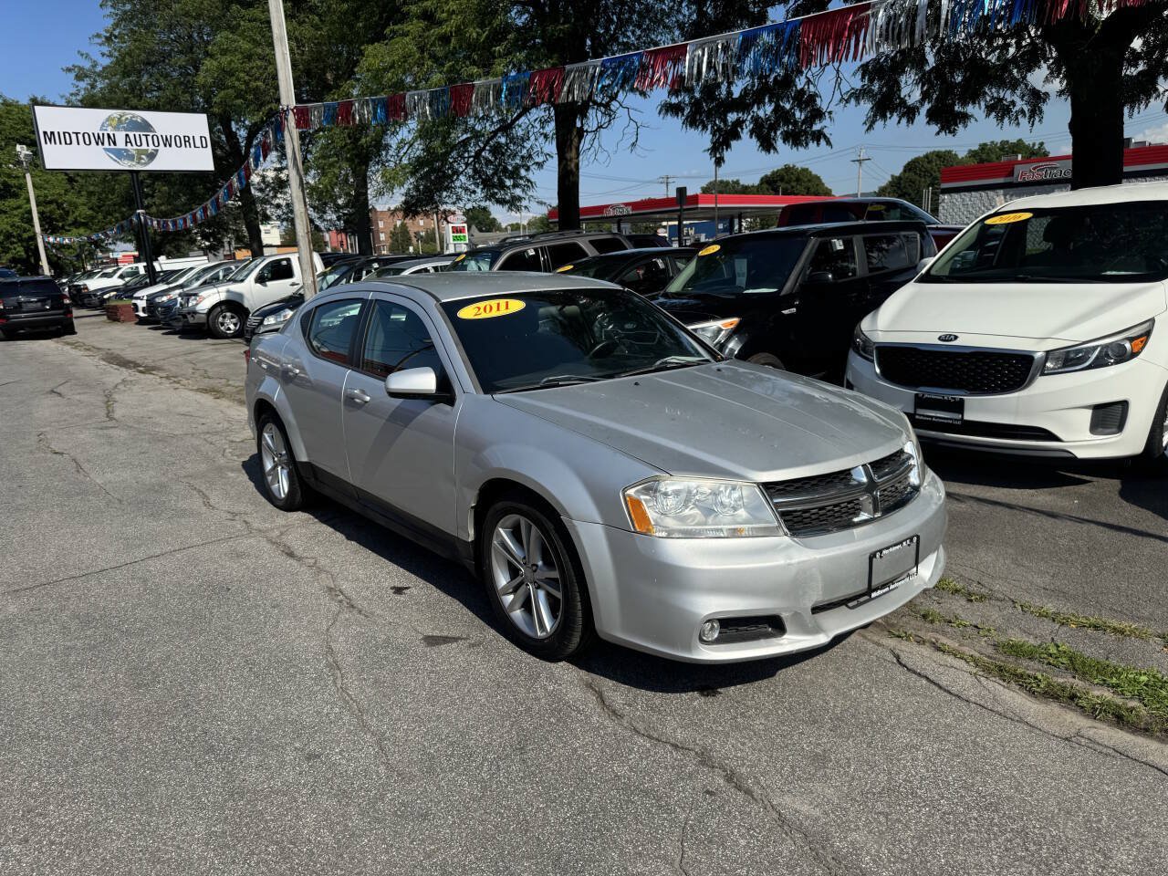 Used 2011 Dodge Avenger Heat FWD image 3