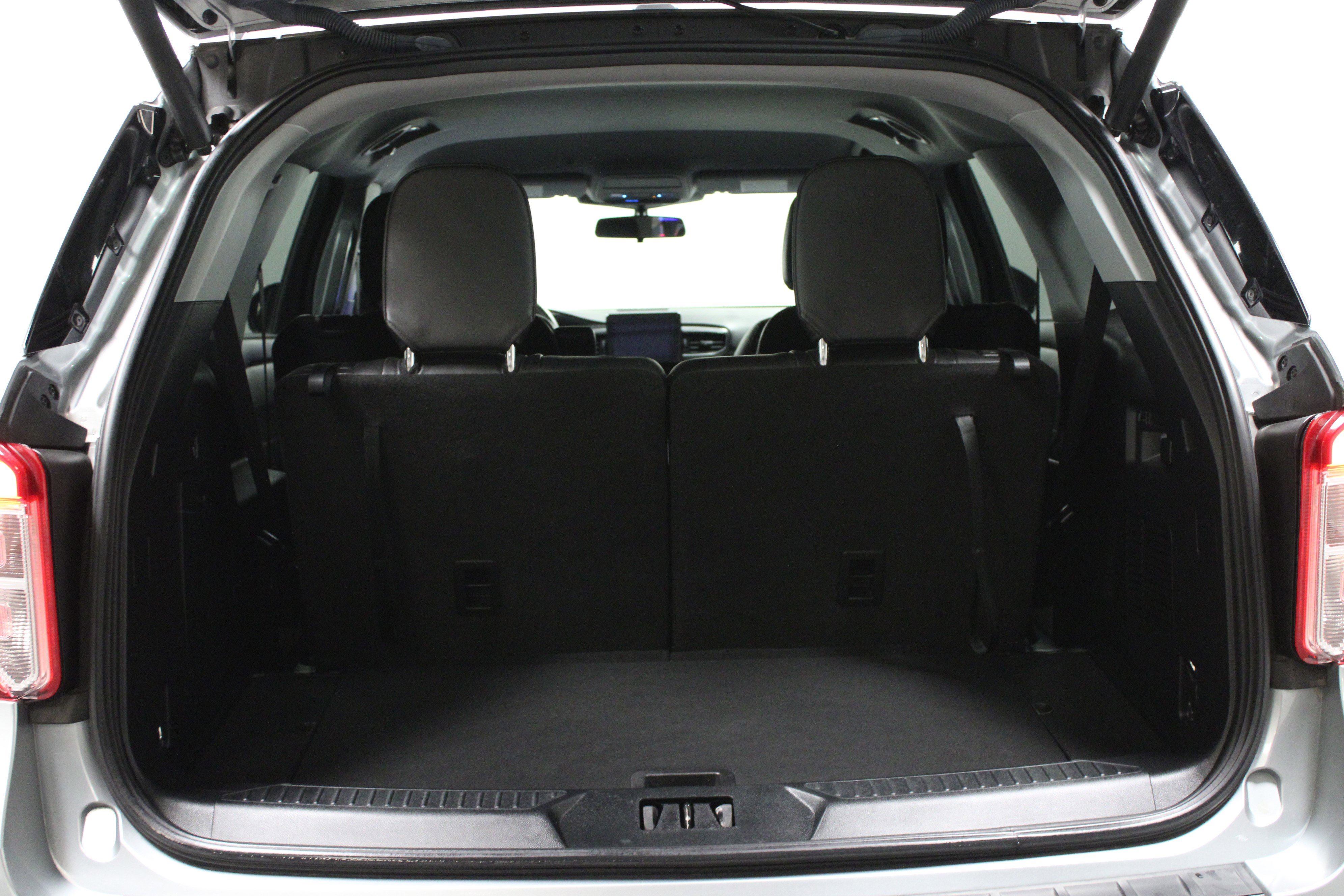 Used 2022 Ford Explorer XLT w/ Equipment Group 202A image 15