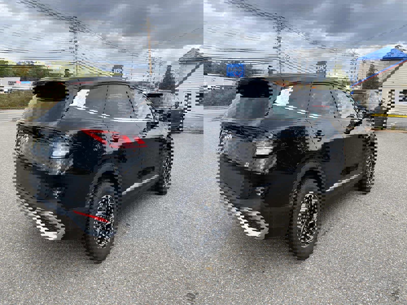 Used 2024 Kia Sportage LX image 3