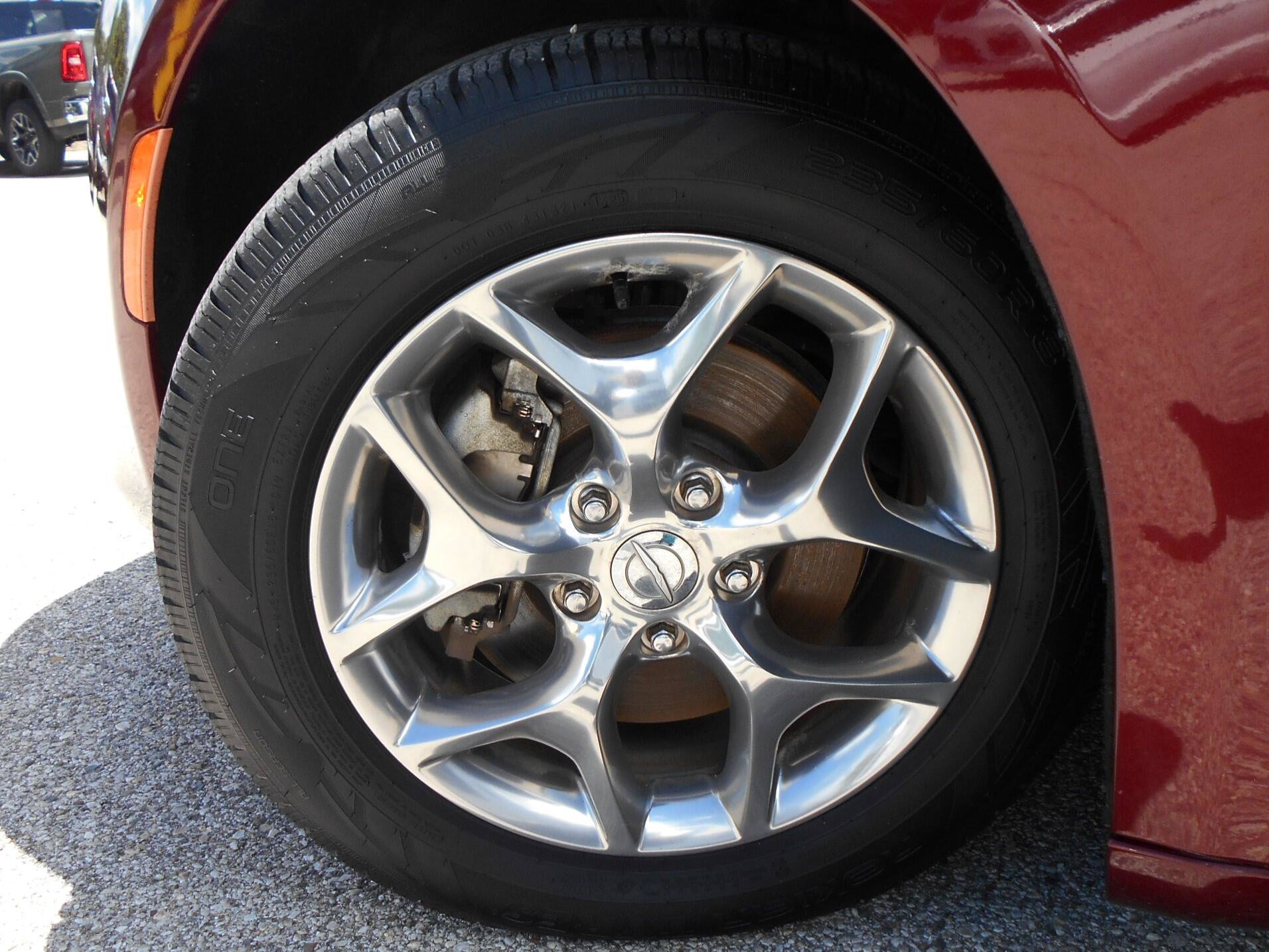 Certified 2018 Chrysler Pacifica Limited FWD image 12