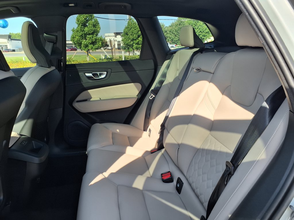 New 2026 Volvo XC60 B5 Plus w/ Protection Package Premier AWD/4WD image 14