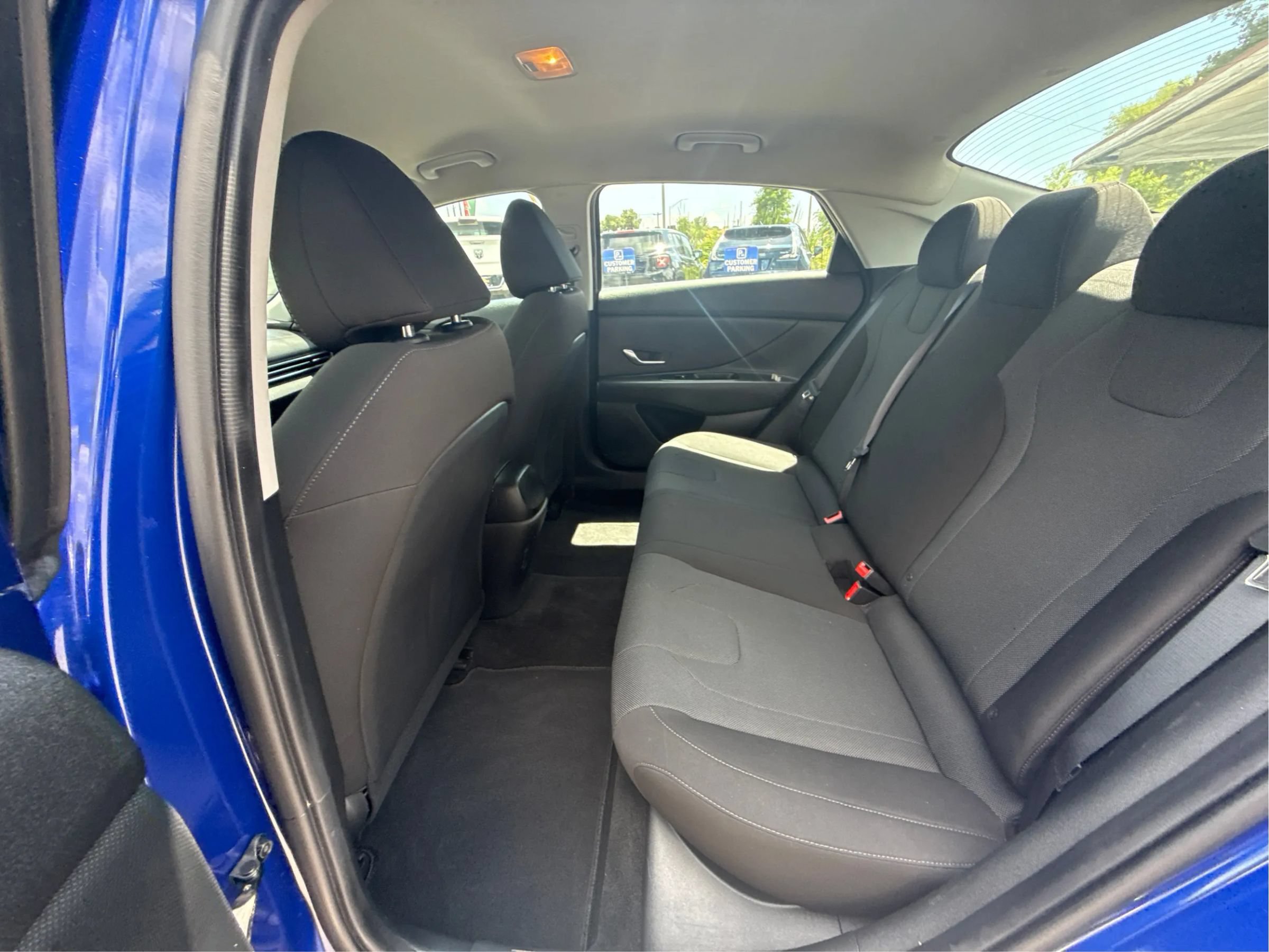 Used 2021 Hyundai Elantra SE FWD image 11