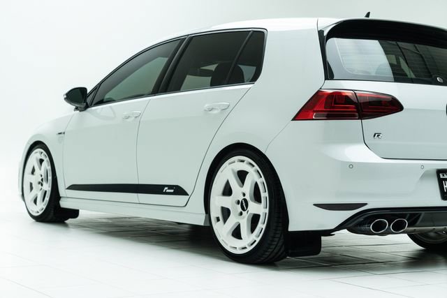 Used 2017 Volkswagen Golf R 4-Door image 19