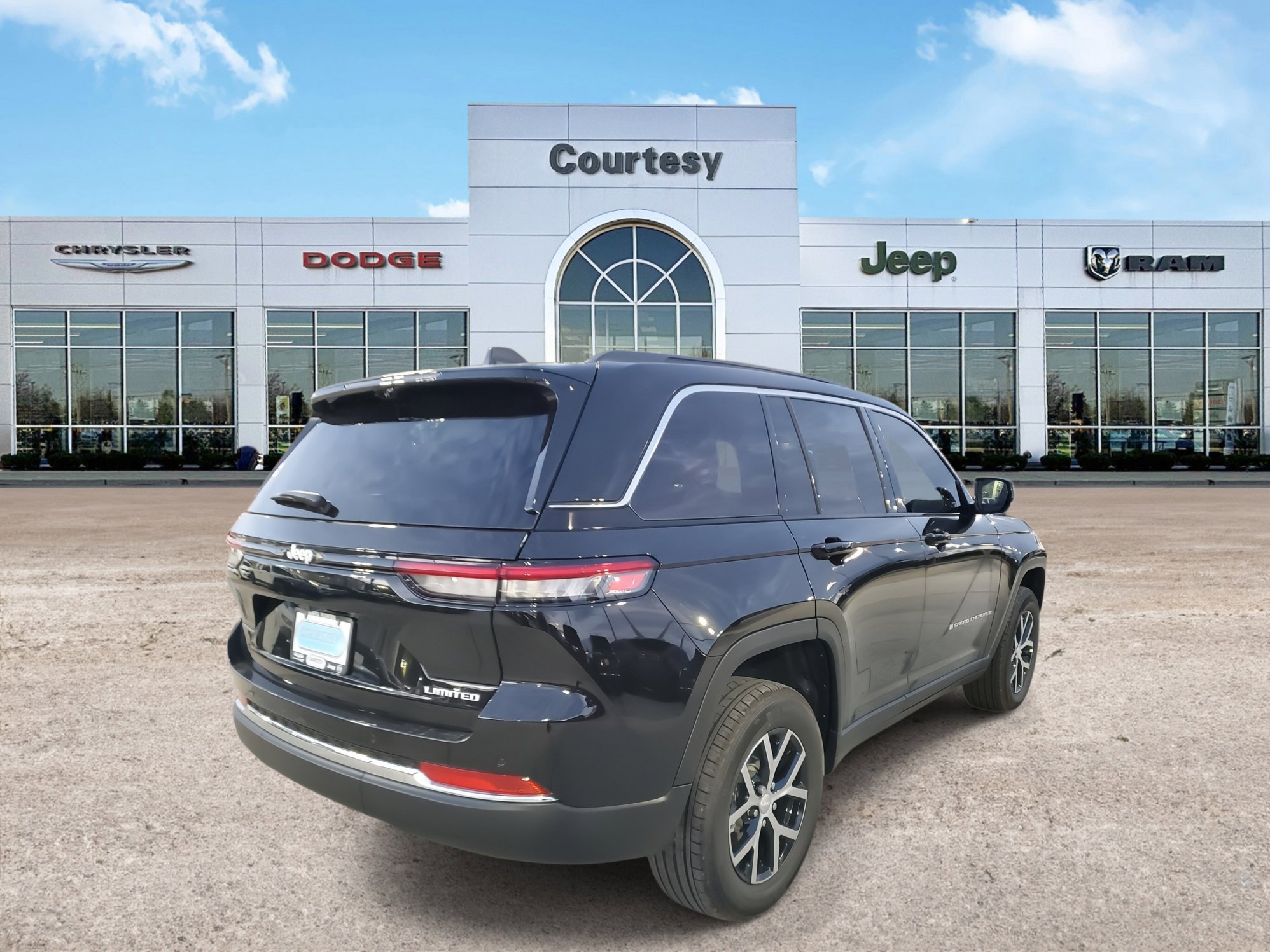 New 2025 Jeep Grand Cherokee Limited w/ Luxury Tech Group II image 4