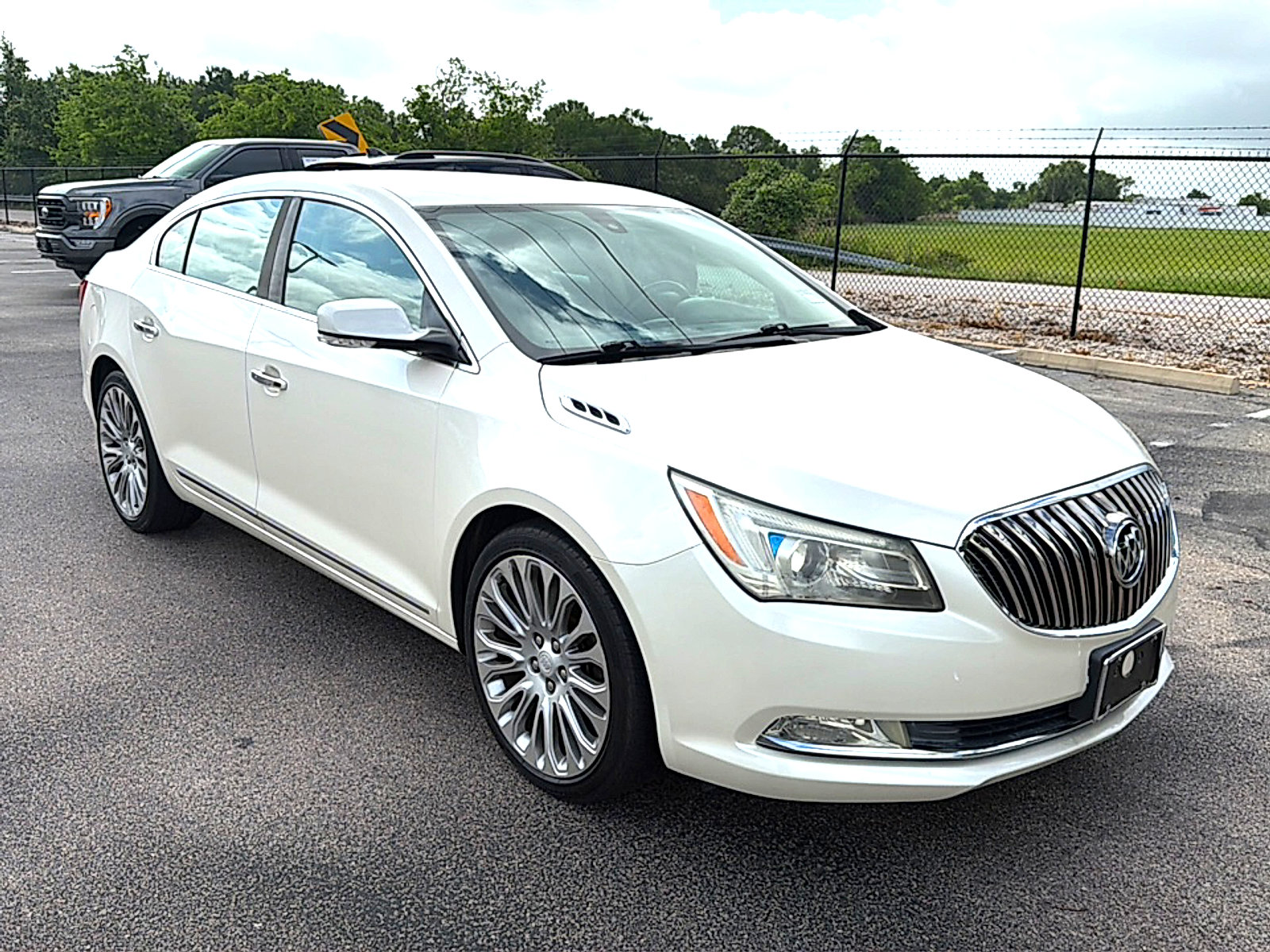 Used 2014 Buick LaCrosse Premium image 3