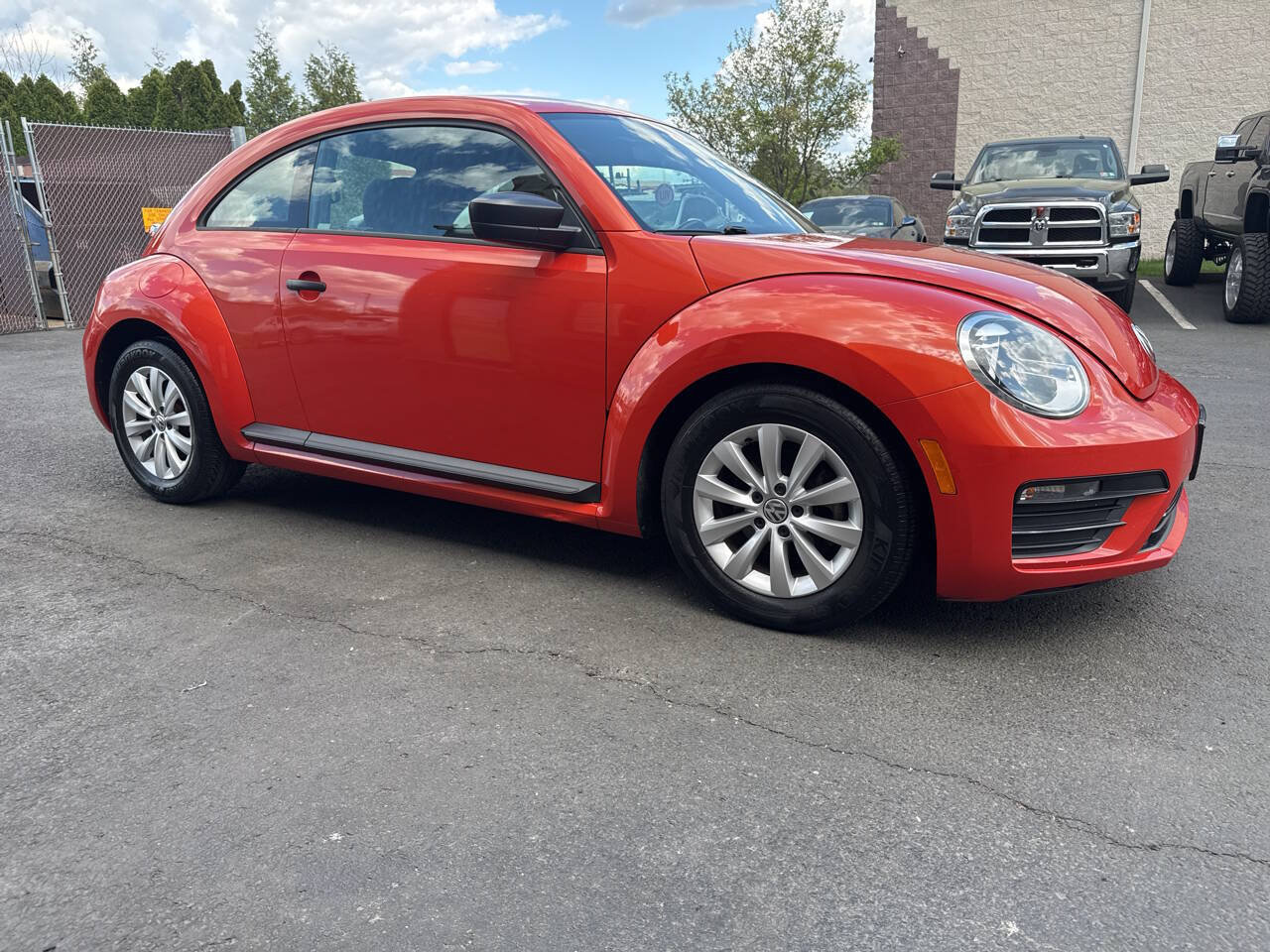 Used 2017 Volkswagen Beetle 1.8T Classic FWD image 8