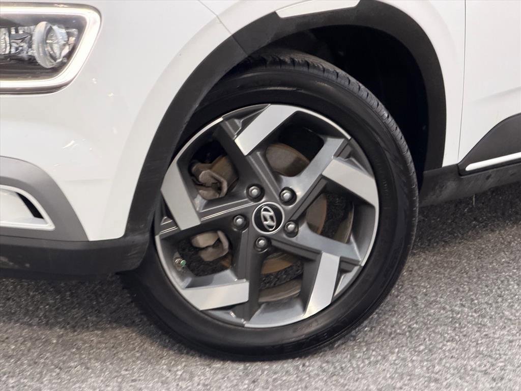 Used 2025 Hyundai Venue Limited image 28