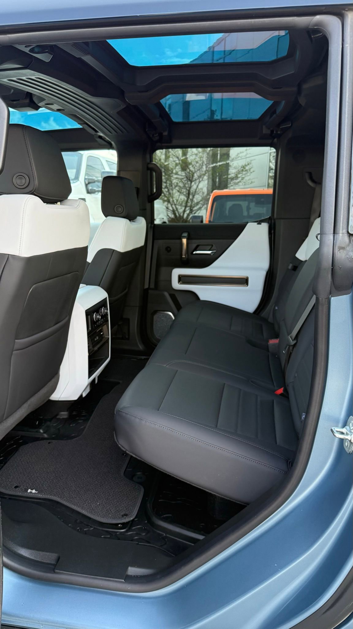 Used 2024 GMC Hummer EV 3X w/ Omega Edition AWD/4WD image 32